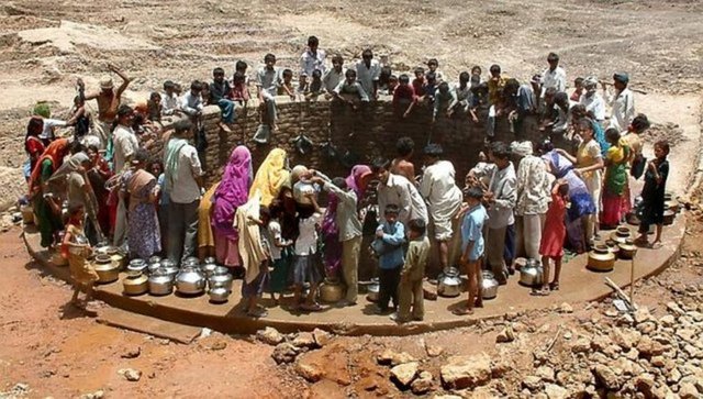 Dünya ekonomisi göçecek, savaş başlayacak. 2050'li yıllardaki dünya savaşı nasıl olacak bilmiyoruz ama, bir sonraki dünya savaşının Einstein'ın da dediği gibi taş ve sopalarla olacağı kesin.