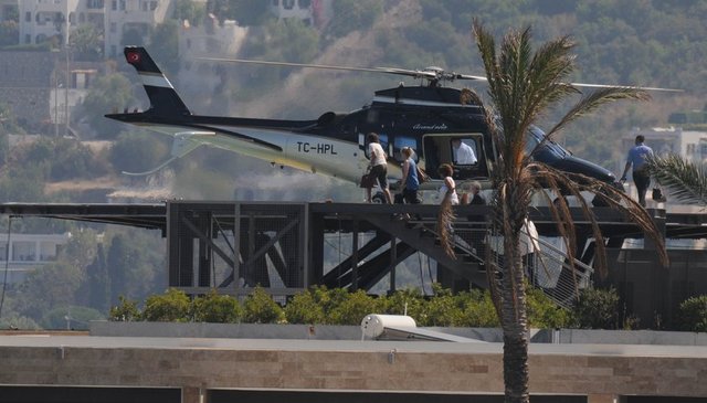 BAŞKAN AZİZ YILDIRIM BODRUM'DAN İSTANBUL'A ÖZEL HELİKOPTERLE DÖNDÜ