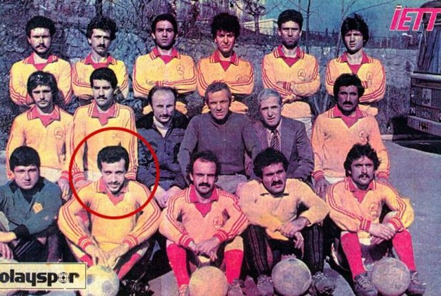 Bu arada Camialtı Spor Kulübünden, İ.E.T.T'ye transfer oldu. 1976 yılında İ.E.T.T futbol takımı İstanbul şampiyonu oldu. 12 Eylül 1980 sonrası İ.E.T.T'den ayrılmak zorunda kaldı. 16 senelik futbol hayatını da böylece noktalamış oldu. -