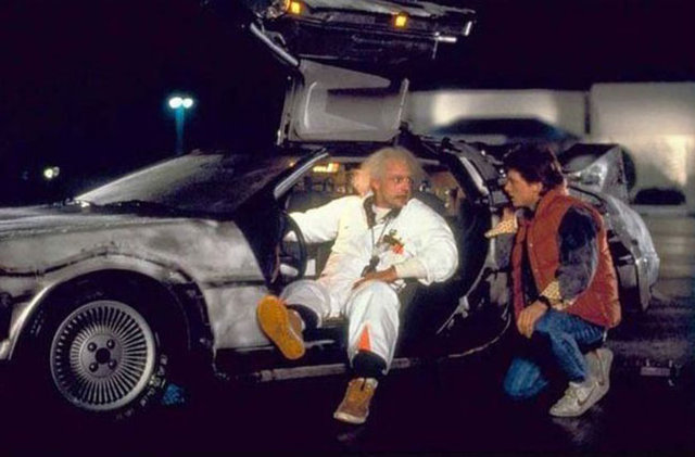 Bu yer Marty'nin 1955'e gittiği ve Doktor Brown'ın Libyalı teröristlerce öldürüldüğü yer. Doktor makineye tarih girerken buranın o yıllarda Peabody adında bir adamın çiftliği olduğunu ve bu çiftlikte iki tane çam ağacı yetiştirdiğini anlatıyor.