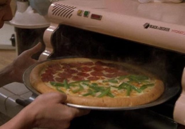 Küçük pizza saniyeler içinde devasa bir boyutta geri dönüyordu.