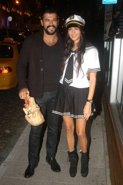 Özçivit'e eski sevgilisi sorulunca "Siz hala orada mısınız?" dedi.