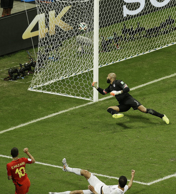 Buna rağmen ABD'liler Tim Howard'ın olağanüstün performansını onurlandırmak için harekete geçti.