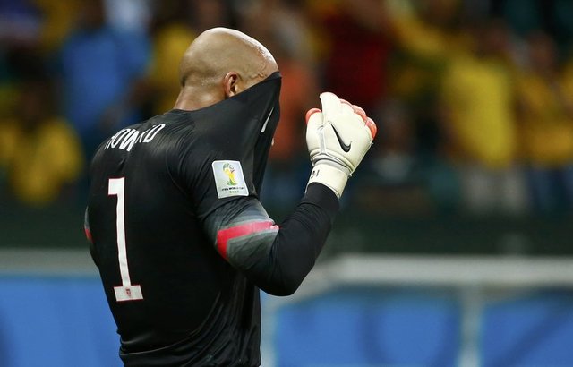 SOSYAL MEDYADA HOWARD ÇILGINLIĞI  - ■ Maç bitti reklam girdi, Tim Howard hala top kurtarıyor! -