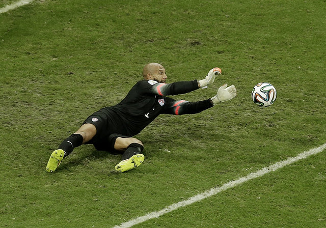 ABD Savunma Bakanı Hagel de kaleci Tim Howard'ı arayarak, "Biraz antrenmanla bir gün gerçek Savunma Bakanı olabilirsin" diyerek espri yaptı.
