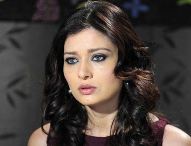 Nurgül Yeşilçay'a dikkatli bakın..
