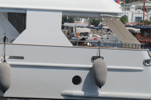 Börekler zodyakla tekneye ulaştırıldı.