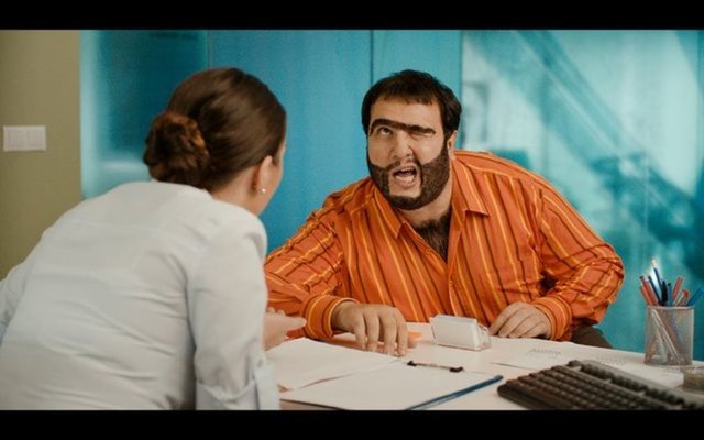 Daha sonra çok sert bir mesaj daha yayınlayan oyuncu, "Bir de hâlâ din Allah kitap.