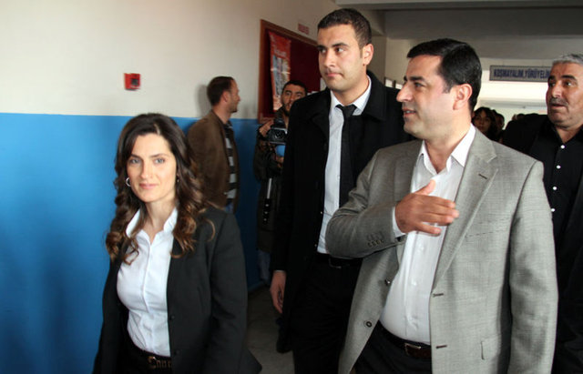 Demirtaş ile Başak Hanım'ın arkadaşlığı, Demirtaş'ın Ankara Üniversitesi Hukuk Fakültesi'nde okuduğu yıllarda başladı.