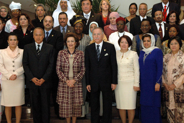 1971'de İhsanoğlu'yla evlendi.