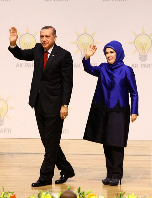 İlk turu 10 Ağustos'ta yapılacak Cumhurbaşkanlığı seçimi, adayların olduğu kadar eşlerin de yarışına sahne olacak.