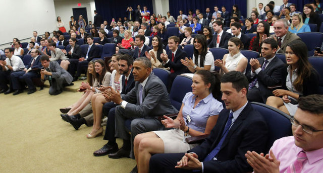 Obama, 200 kişilik gruba "kazanacağımıza inanıyorum" tezahüratları attırdı. ABD, maçı 2-1 kaybetti.