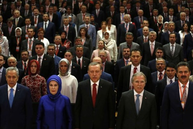 Başbakan Yardımcıları Bülent Arınç, Beşir Atalay, Ali Babacan yeni dönemde Meclis'te bulunmayacak.