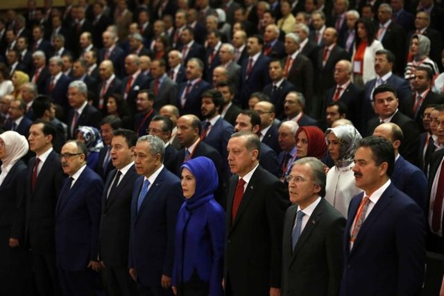 AK Parti'de kural gereği 3 dönemdir vekil olan 68 isim 2015'teki seçimlerde aday olamayacak.