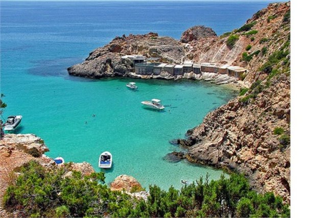 İbiza Adası - Sabah deniz, akşam ise eğlenceyi sonuna kadar yaşayacağınız ufak bir kaçış alanı.