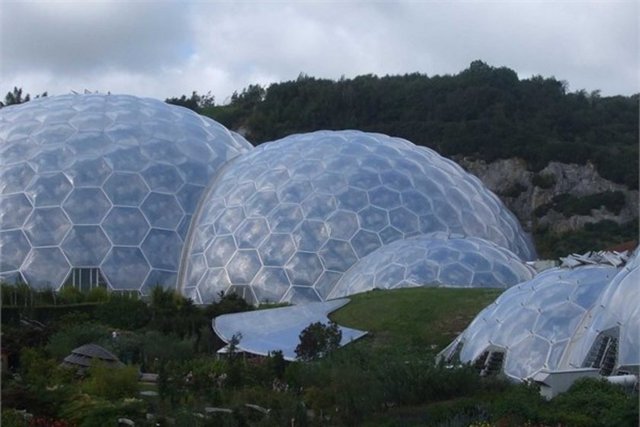 İngiltere - Dünyanın dört bir yanından bitki çeşidini barındıran Eden Projesini görmelisiniz.