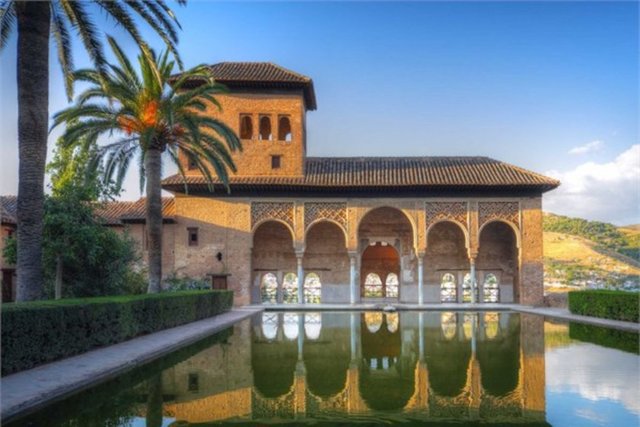 İspanya - Enteresan mimarisiyle Granada evleri.