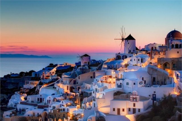 Yunanistan - Santorini adasında etkileyici bir Akdeniz manzarası.