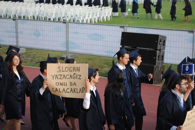 Törenin açılış konuşmasını yapan Boğaziçi Üniversitesi Rektörü Prof. Dr. Gülay Barbarosoğlu, "Geçtiğimiz yıl Soma başta olmak üzere ülkemizde büyük kayıplar verdiğimiz, bu kayıpların acısını en derinden yüreğimizde hissettiğimiz bir yıl oldu.