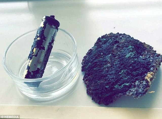 Patladıktan sonra kömürleşen güç kaynağının fotoğrafı ise oldukça ürkütücü. Konu ile ilgili açıklama yapan yetkililerse tüm incelemelerin yapılacağını ifade etti.  -