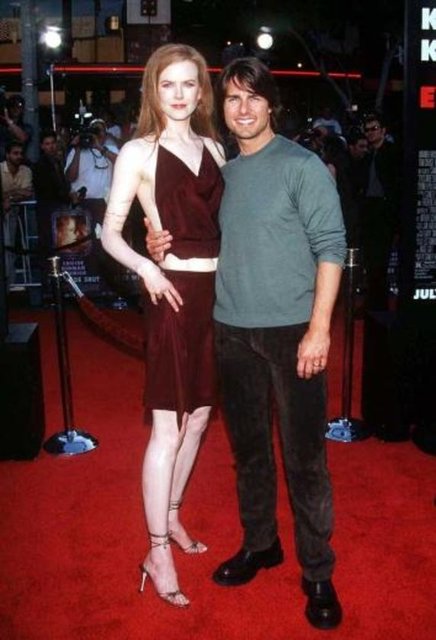 Kidman, Tom Cruise ile evliyken aradaki boy farkını çok vurgulamamak için genellikle topuksuz ayakkabı giyiyordu.