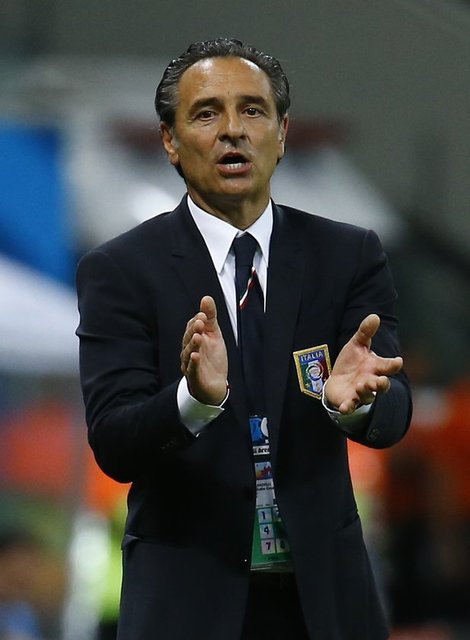 Cesare Prandelli, Mayıs 2002'de teknik direktör Pietro Carmignani'nin kovulmasından sonra Parma'nın başına getirildi. Parma kariyeri başarısız sonuçlarla başlamasına rağmen daha sonra alınan üst üste galibiyetler sonrasında çıkışa geçti.