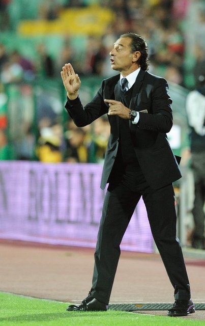 Manuela'nın kemoterapi süresince yanından bir an olsun ayrılmayan Prandelli, bir yıl sonra Fiorentina'nın teklifine "evet" dedi.