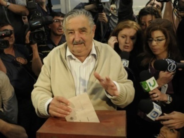 Mujica, bu yılların hayata bakışını şekillendirdiğini söylüyordu.