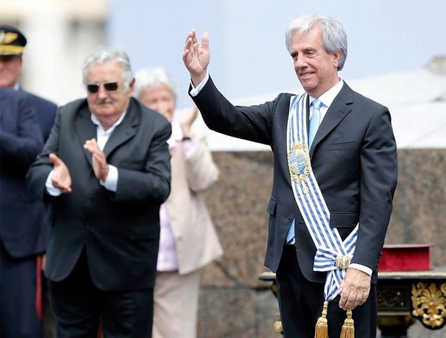 2005'ten 2010 yılına kadar Uruguay'ın devlet başkanı olan Vazkuez de, mujisa gibi sol bir isim. -