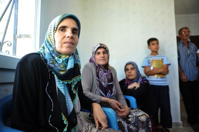 Şoförlerden Selim Aydoğdu'nun annesi Fatma Aydoğdu, "2 oğlumdan birini 2 ay önce trafik kazasında kaybettim. Tek oğlum kaldı; Ona da kavuşunca kurban keseceğim" dedi.