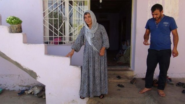 Irak'ın Musul kentinde rehin alınan şoför Mehmet Sait Çobanoğlu'nun (28) Kızıltepe ilçesinde yaşayan ailesi, şoförlerin serbest bırakıldığı yönündeki haber üzerine büyük sevinç yaşadı.