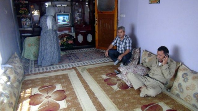 Çobanoğlu ailesi, akrabalarını telefonla arayarak sevinçlerini paylaştı.