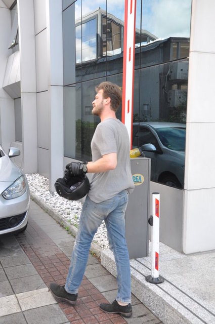 Tatlıtuğ, önceki gün Etiler'de, yeni aldığı 30 bin Euro'luk Harley Davidson Fatboy motosikletiyle görüntülendi.