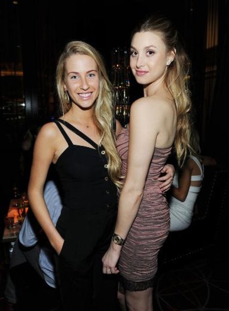 Whitney ve Jade Port.