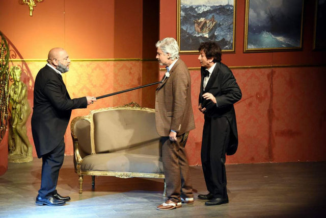 Tiyatronun duayeni Nejat Uygur'un oğulları Süheyl ve Behzat Uygur'un 2 kardeş olduğunu düşünenler Süha Uygur'un paylaştığı fotoğrafla şaşkınlıklarını gizleyemedi.