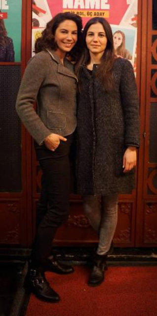 ABLASI GİBİ OYUNCU  Zeynep Beşerler'in kız kardeşi Derya Beşerler, 'No Name' adlı oyunda İlkyaz Kocatepe ve Begüm Ertuğrul'la BKM Mutfak'ta sahneye çıkıyor.