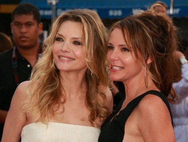 Michelle Pfeiffer ve kardeşi Dee Dee.