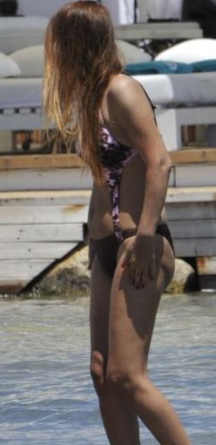 YAZIN TADINI ÇIKARDILAR  - Demet Akalın ve Okan Kurt, Bodrum'da başladıkları tatillerine Çeşme'de devam etmişlerdi.