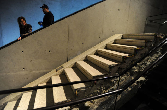 Dünya Ticaret Merkezi, diğer adıyla ikiz kuleler, 11 Eylül 2001 tarihinde terör saldırısına uğramış, binlerce kişi hayatını kaybetmişti.