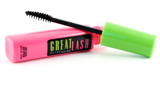 Maybeline Great Lash, kısa kirpiklerin rimeli. Özel fırçası sayesinde son derece rahat kullanılıyor ve en kısa kirpiklere bile hacim kazandırıyor, ayrıca çok kolay temizleniyor.