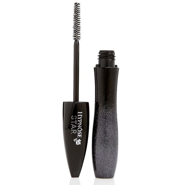 Lancome Hypnose Star, ekstra siyah tonunu sayesinde,  olağanüstü çekicilikte bakışlar yaratıyor. İddialı bir sonuç ve göz kamaştıran gözlere sahip olmak istiyorsanız, denemelisiniz. Fiyatı  82 TL.