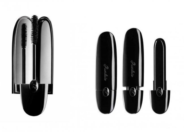 Guerlain Noir G Mascara ise, şık dış tasarımı için bile tercih edilebilecek bir ürün. Ultra siyah pigment içeren formülü ile kıskandıracak kadar belirgin, hacimli ve kıvrık kirpikler yaratıyor.