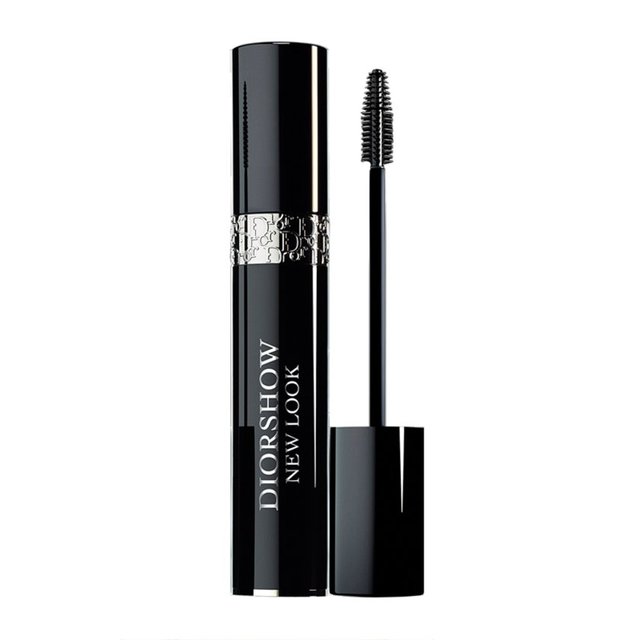 Diorshow New Look Mascara, nano fırça mucizesi ile kirpiklerde muhteşem hacim verici bir etki yaratıyor. Kirpikler anında kalınlaşıyor, daha geniş bir açı ile uzuyor ve dolgun görünüyor. Fiyatı 113 TL.