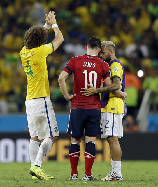 David Luiz'in teselli ettiği James'in gözü yaşlı bu fotoğrafı ve genç yıldızın eve erken dönüşü ise birçok futbolseveri üzdü...