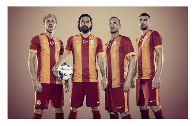 5 - GALATASARAY - Galatasaray, listeye giren bir diğer Türk takımı oldu. Sarı kırmızılıların forması en güzel 5. forma seçildi.