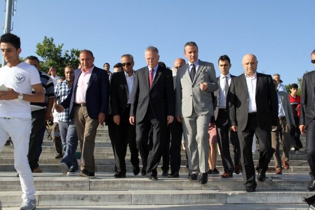 Cumhurbaşkanı Adayı Prof. Dr. Ekmeleddin İhsanoğlu, seçim çalışmaları kapsamında Taksim Gezi Parkı'nı ziyaret etti.