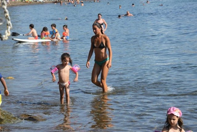 Önceki gün Gümüşlük'te denize giren güzel oyuncu, deniz sonrası uzun süre güneşlenerek stres attı.