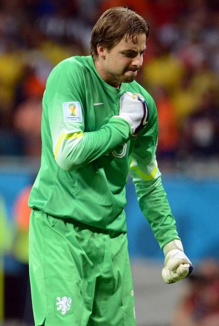 Van Gaal, Cillessen'in dikkatini dağıtmamak için maçtan önce böyle bir değişiklik yapacağını 25 yaşındaki kaleciye söylemediğini belirtti. Kurt hoca, yarı finaldeki Arjantin maçında kaleyi yine Cillesen'in koruyacağını da sözlerine ekledi.