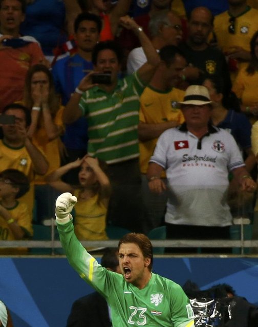 Krul "Çocukken bile hayal edemezdim. Maç uzadığında titriyordum. Tarif edilemez bir andı. Penaltı atmaya gelen Kosta Rikalılar'a nereye vuracaklarını bildiğimi söyledim. Aynı şeyi Lampard'a karşı da denemiştim ve başarılı olmuştum" diye konuştu