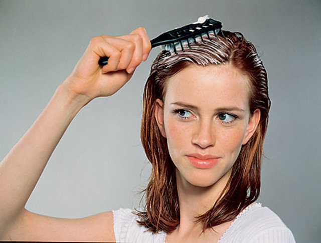 Saç köklerinizin susuz kalmasını önlemek için bol bol su tüketin.